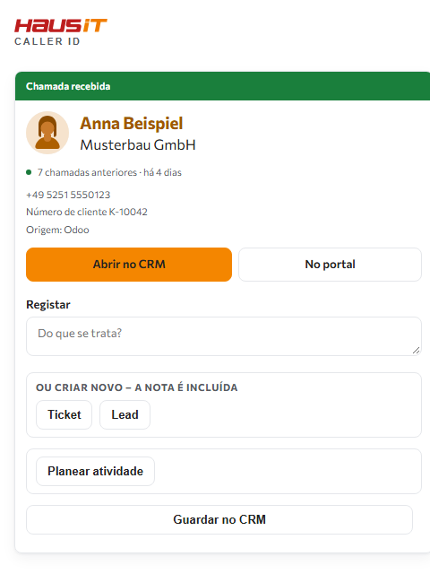 O painel durante uma chamada: empresa, pessoa de contacto, número de cliente e um botão para abrir no CRM.
